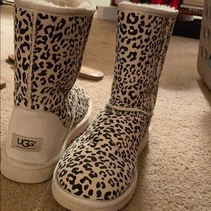UGGS- Cheetah Print